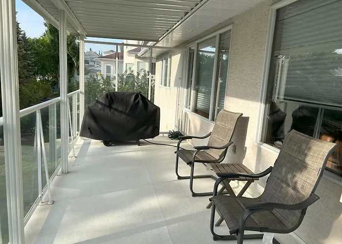 Luxury Bungalow In Nw Calgary